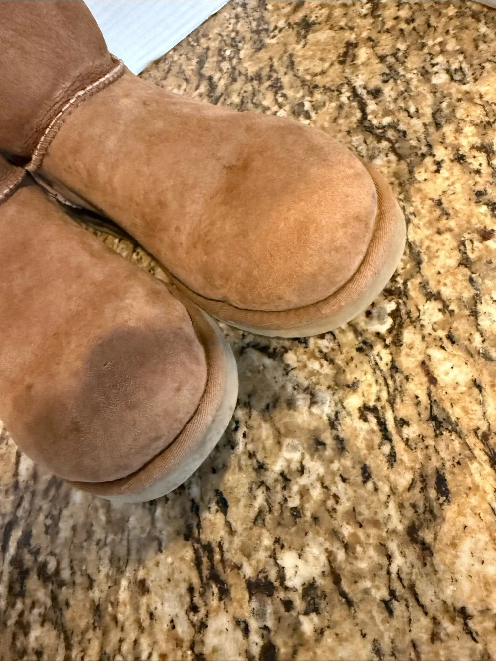 UGG Australia Classic Short Suede Sheepskin  leather Boots Tan Cedar  women’s 8